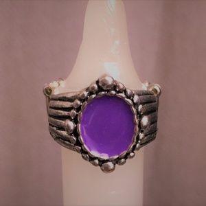 Purple fashion ring with expanding band